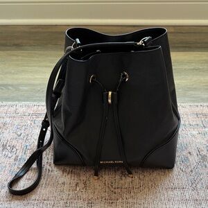 Michael Kors Mercer Gallery Leather Bucket Bag